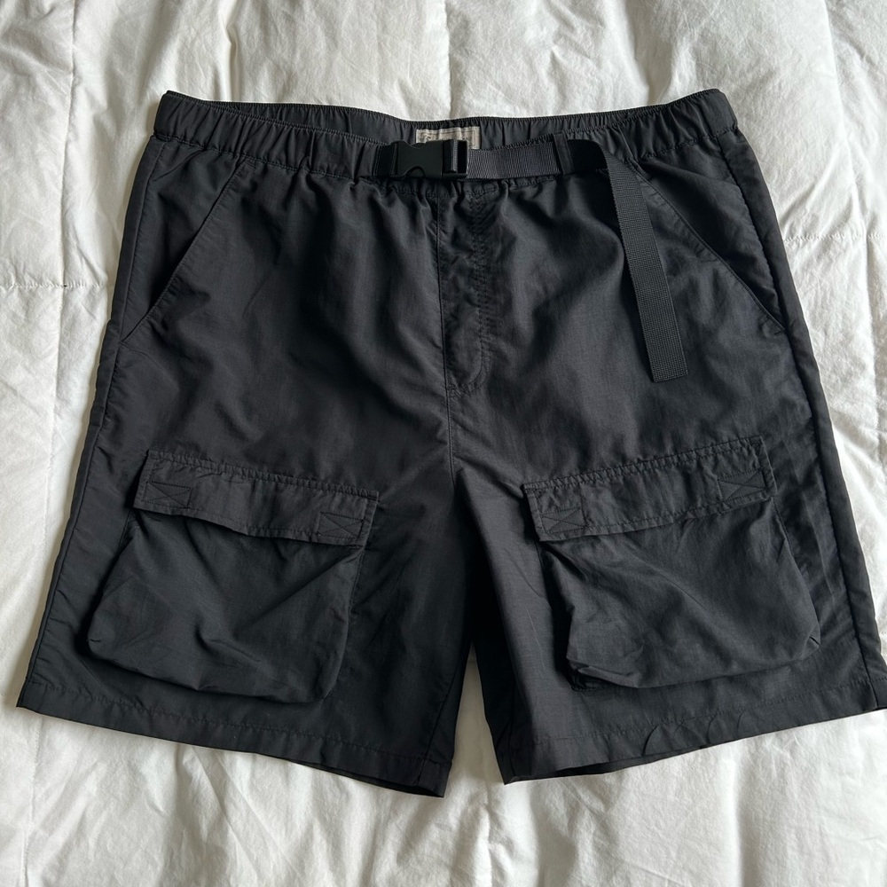 Black Cargo Shorts with Elastic Waistband and Matte Finish